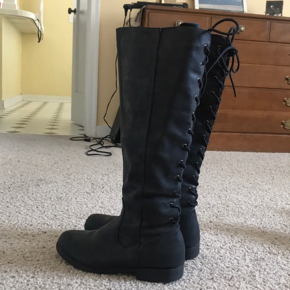 Dark gray lace up black boots - Picture 2 of 3